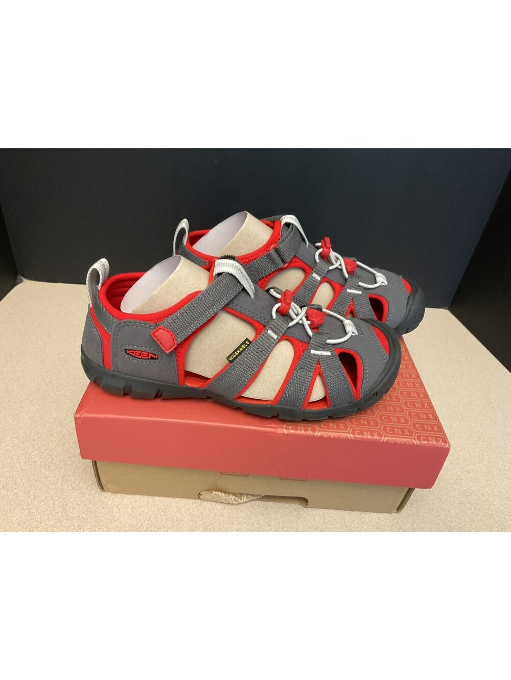 New! Youth’s Boys KEEN Seacamp II CNX Magnet/Red Carpet Bungee Sandals. Size 3Y.